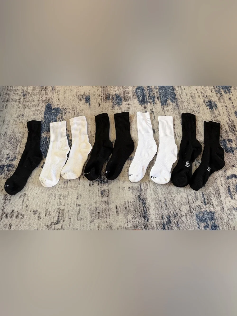 Pro Feet Men's Crew Athletic Socks - Black & White